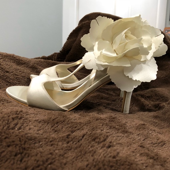 Shoes - Picture 2 of 5